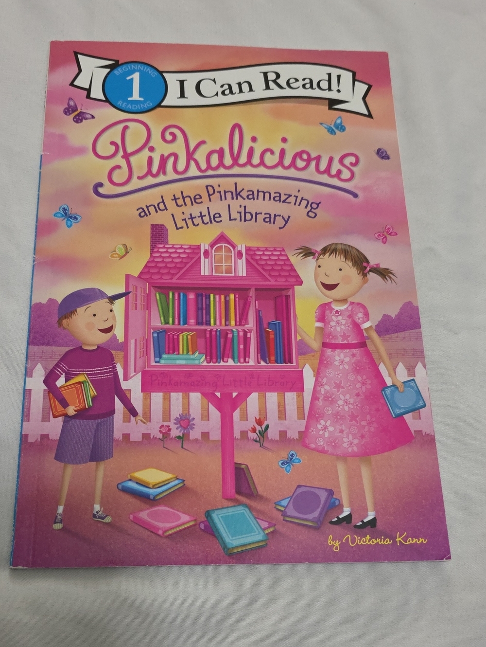 💛6 For $8💛 Pinkalicious and the Pinkamazing Little Library